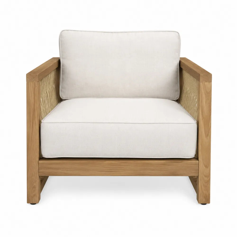Poltrona da esterno in legno massello con cuscini imbottiti in poliestere colore beige