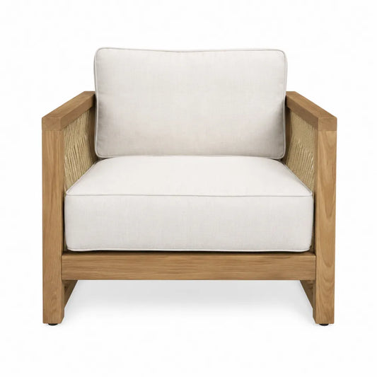 Poltrona da esterno in legno massello con cuscini imbottiti in poliestere colore beige
